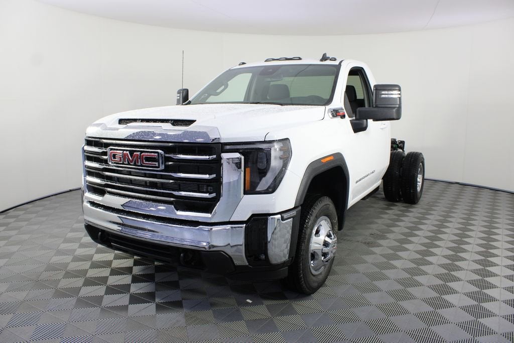 2026 GMC Sierra 3500 HD Chassis Cab SLE