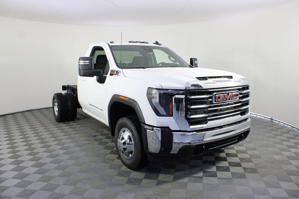 2026 GMC Sierra 3500 HD Chassis Cab SLE