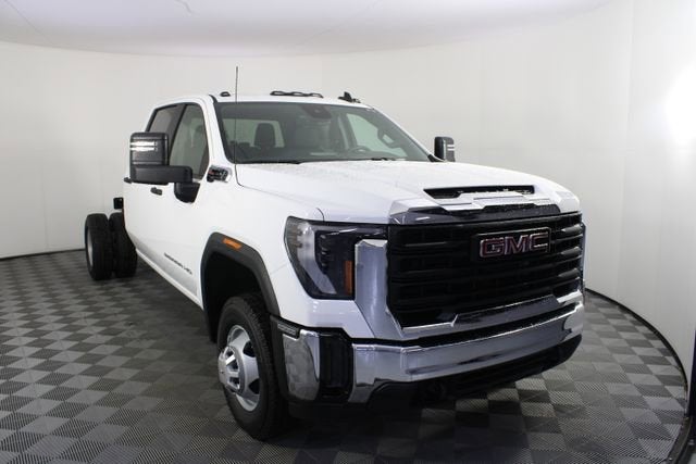 2026 GMC Sierra 3500 HD Chassis Cab Pro