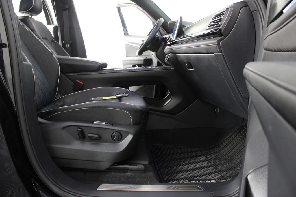 2025 Volkswagen Atlas Cross Sport 2.0T SEL Premium R-Line
