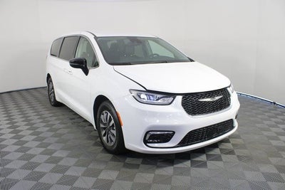 2024 Chrysler Pacifica Hybrid Select